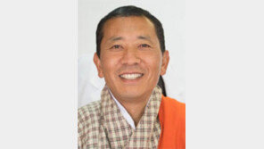 “수술이 좋아서” 토요일마다 메스 잡는 부탄 총리