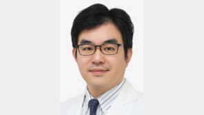 척추 건강엔 숄더백보다 백팩이 좋아