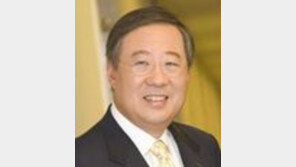 ‘추도식 참석’ 부시 “소중한 벗 류진 회장에 감사”…어떤 인연? 