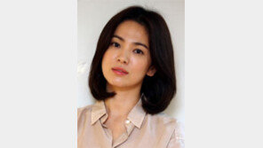 상하이 윤봉길기념관 안내서 배우 송혜교, 1만부 추가 기증