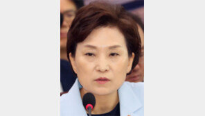 김현미 “분양가 상한제는 로또? 전매제한 연장”