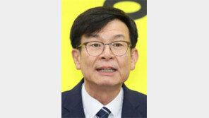 [단독]김상조 “소재-부품별 6개월∼5년내 국산화”