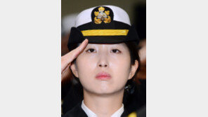 해군장교 출신 최태원 차녀 민정씨 SK하이닉스 입사