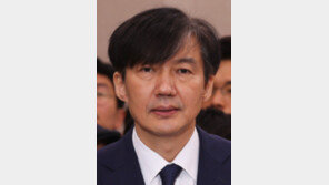 선친이 했다던 딸 출생신고, 조국 본인이 했다…청문회 허위답변 논란