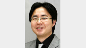 남한 인력 철수해도 홀로 도는 개성 정배수장[광화문에서/황인찬]