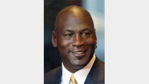 농구황제 “인종차별 철폐” 통 큰 기부