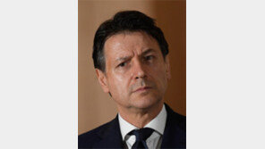 伊-佛 ‘코로나 못막은 당국자’ 수사한다