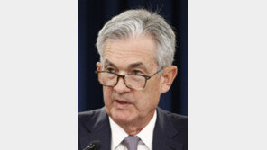 파월 “금리 인상 고려조차 안해”