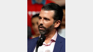 ‘멸종위기종 사냥’ 트럼프 아들, 7만달러 ‘혈세 경호’ 받아