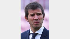 발렌시아 감독 9개월 만에 경질… 출전 목마른 이강인에겐 또 악재