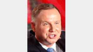 친미-反EU 성향 두다 폴란드 대통령 재선 성공