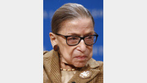 ‘美 진보 상징’ 긴즈버그 대법관, 코로나 의심 증세로 입원 치료