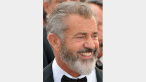 멜 깁슨 “4월 코로나 걸렸다 완치”