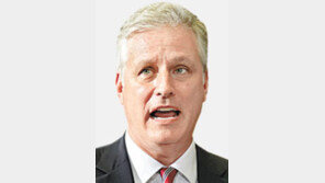 “오브라이언 최근 안 봐” 트럼프, 코로나 접촉 부인