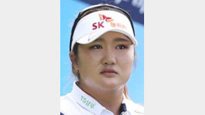 유해란, 삼다수마스터스 12언더 단독선두로