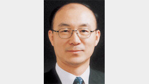 김조원, 비싸게 내놓은 아파트 매물 거둬들여… 靑 “남자들은 부동산 거래 잘 몰라” 해명 논란