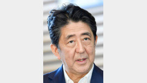 수척해진 아베, 사흘 휴가 마치고 업무 복귀