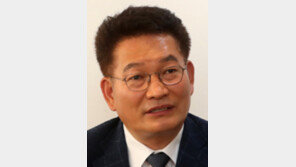 송영길 “우리는 남자끼리 엉덩이 친다” 논란