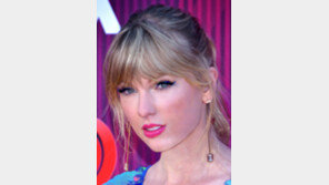 美팝스타 스위프트, 흑인소녀 팬 대학 등록금 기부 