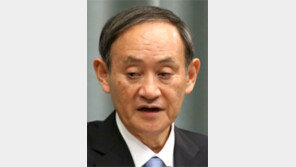 스가 “아베 정책 그대로 이어받을 것”