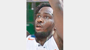 SK 워니-미네라스 50점 합작, 강적 DB 제압