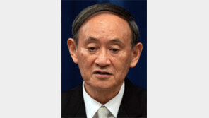 ‘경제 과외교사’로 기업인 선호하는 스가