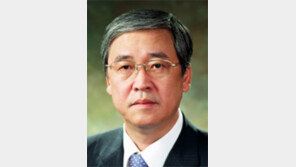 KBO, 정치인- 야구인 아닌 경영인 체제로