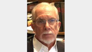 [단독]리비어 “처음엔 이수혁 대사 말 잘못 번역된줄 알아”