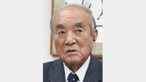 나카소네 뒤늦은 장례식… 조기게양 강요 논란