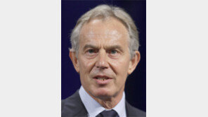 블레어 前 英총리, 2주격리 어기고 식당찾아 구설