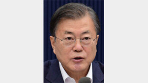 文대통령 “2분기 전계층 소득 늘고 분배 개선”