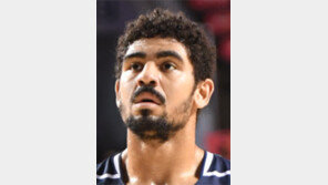 데이비스 38점… KCC, SK 꺾고 공동2위로