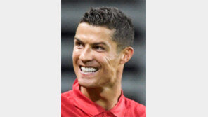 ‘코로나’ 호날두, 한달 만의 복귀전서 2골