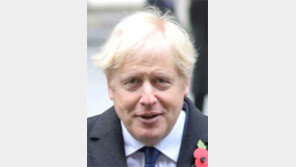 英 총리, 바이든 축하 글에 ‘트럼프’ 문구 구설