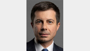 금기 깨는 바이든… 美 ‘성소수자 1호 장관’ 나온다