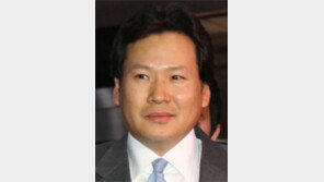 ‘맷값 폭행’ 최철원, 아이스하키협회장 당선 논란