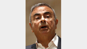 日서 도주 1년 곤, 강연-영화 출연 ‘바쁘신 몸’