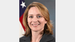 美 국방부 2인자에 주한미군 철수 반대 여성