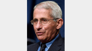 파우치 “백신 접종방식 변경은 위험”