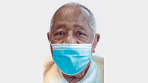 “백신 두려워마세요” 공개 접종 나선 홈런왕 