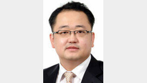 디지털시대 변화에 사활 건 기업들[오늘과 내일/김용석]