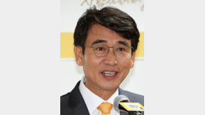 유시민 “檢, 盧재단 계좌 열람 의혹 사실 아냐” 고개 숙여