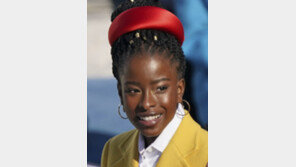 美바이든 취임식서 축시 낭독 고먼 세계적 모델 에이전시와 계약