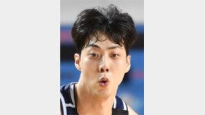 가슴에 검은 리본 달고… KCC 정창영 고비마다 3점슛