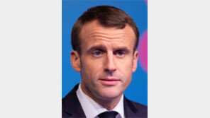 뒤처진 백신 대응에… 위기의 마크롱