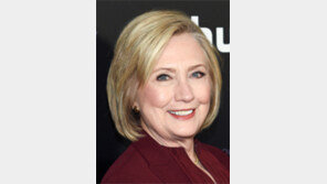 남편 이어… 추리작가 등단하는 힐러리