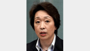“日올림픽조직위장, 아사다 마오에 아베 포옹 강요”