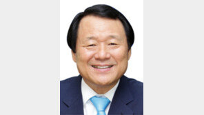 새마을운동중앙회 회장 염홍철 씨