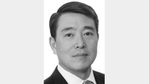 쿠오모 정치생명 한국계 변호사에 달렸다