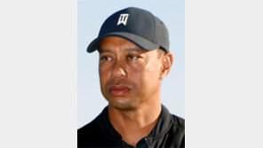 우즈 봐주기 조사?… “교통사고때 가방서 약병 발견”